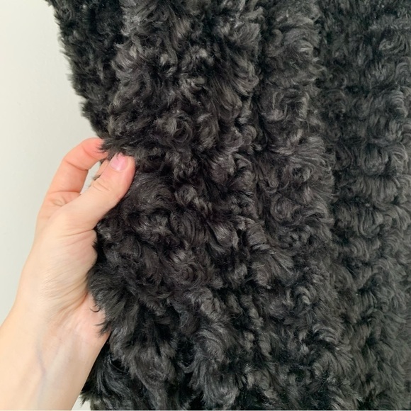 LIVE a little Black Faux Fur curly Fur Vest Size Large - Picture 6 of 9